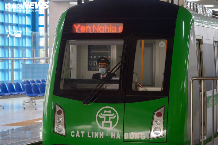 Sáng nay tàu Cát Linh - Hà Đông lăn bánh sau 10 năm xây dựng - 1