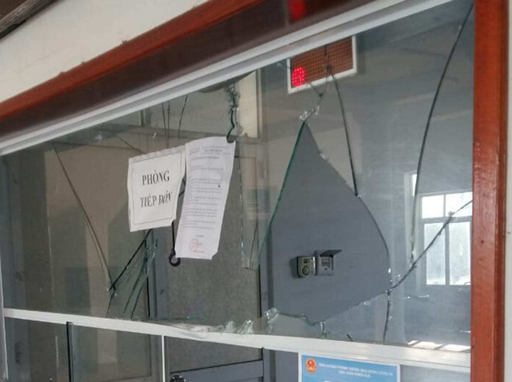 Điều tra nhóm thanh niên đập phá bệnh viện dã chiến điều trị COVID-19 ở Huế - 2