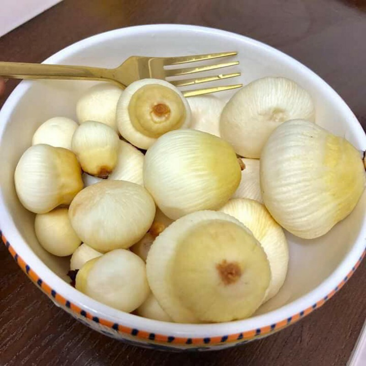 Phần này của quả dừa có giá 300.000 đồng/kg nhưng không phải lúc nào cũng có sẵn - 5