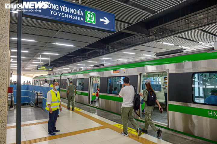 Ảnh: Hành khách trải nghiệm tàu Cát Linh-Hà Đông - 1