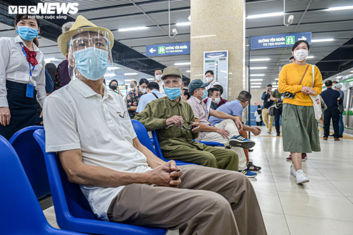 Ảnh: Hành khách trải nghiệm tàu Cát Linh-Hà Đông - 5
