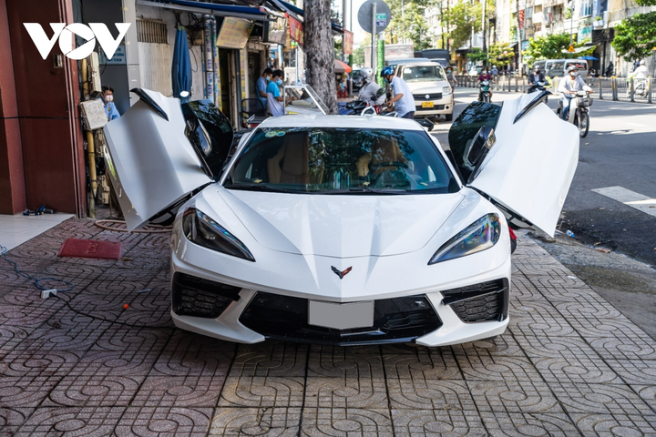 Chevrolet Corvette thế hệ mới tái xuất với cửa xe độ độc đáo - 3