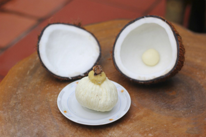 Phần này của quả dừa có giá 300.000 đồng/kg nhưng không phải lúc nào cũng có sẵn - 3