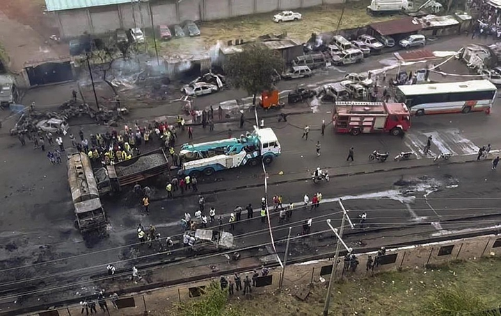 Nhiều thi thể bị cháy rụi trong thảm kịch 99 người chết ở Sierra Leone - 6