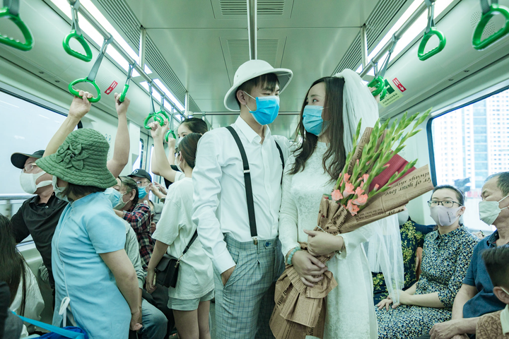 chụp ảnh cưới ở ga tàu Cát Linh - Hà Đông ảnh 8 Đôi trẻ chụp ảnh cưới ở ga Cát Linh - Hà Đông ngay buổi chạy đầu tiên - 8