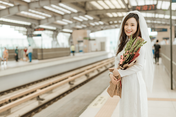 chụp ảnh cưới ở ga tàu Cát Linh - Hà Đông ảnh 4 Đôi trẻ chụp ảnh cưới ở ga Cát Linh - Hà Đông ngay buổi chạy đầu tiên - 4