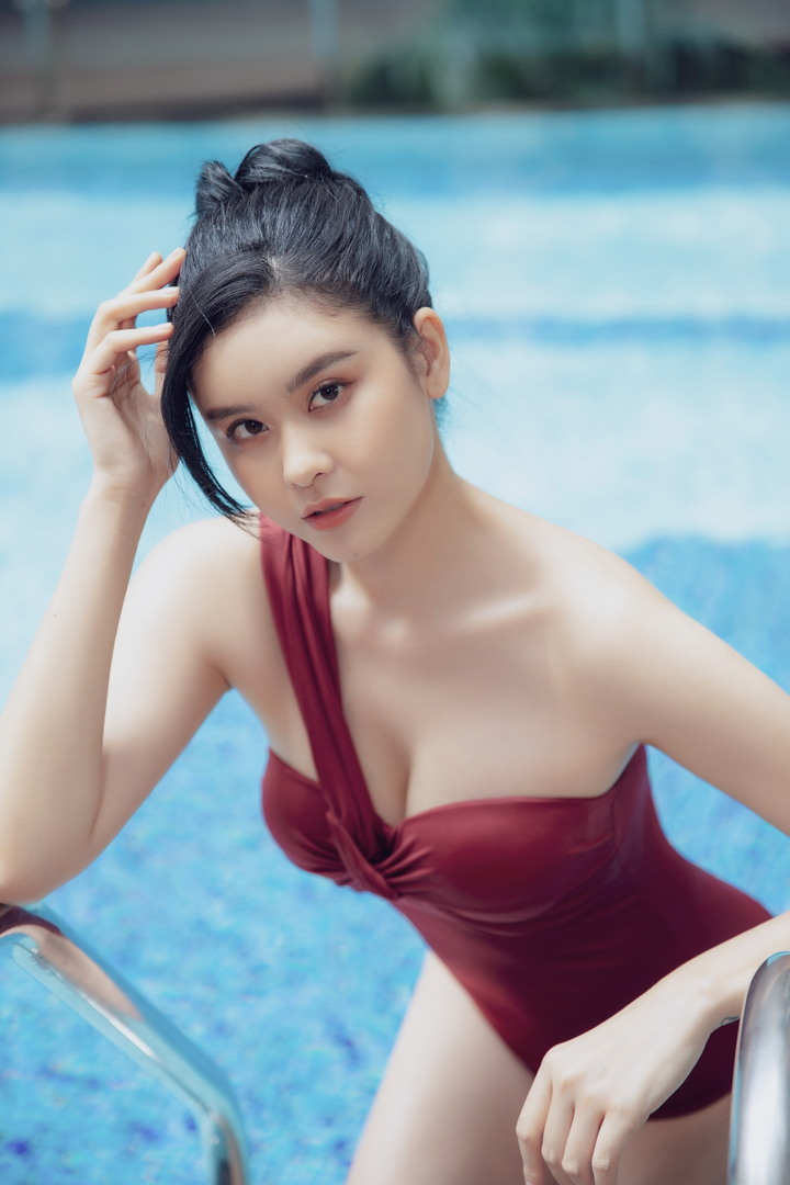 Trương Quỳnh Anh khoe dáng nóng bỏng khi đi bơi cùng con trai - 2