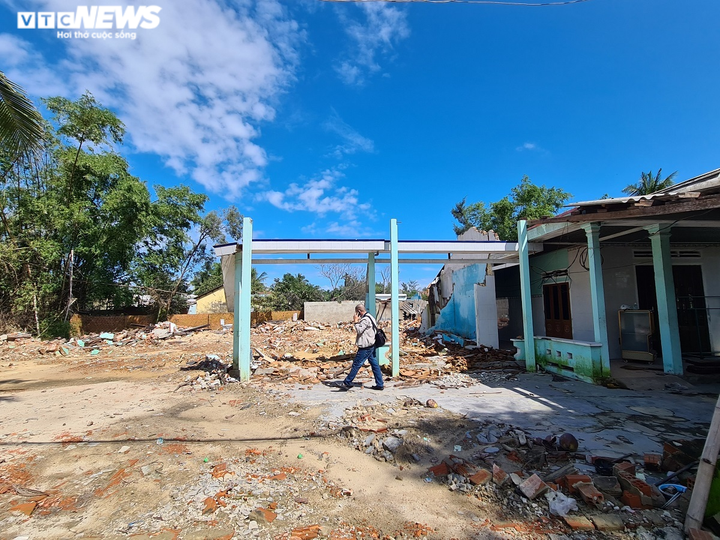 Dân 'chết mòn' bên lò luyện thép Hòa Phát Dung Quất: Đi không được, ở không xong - 1