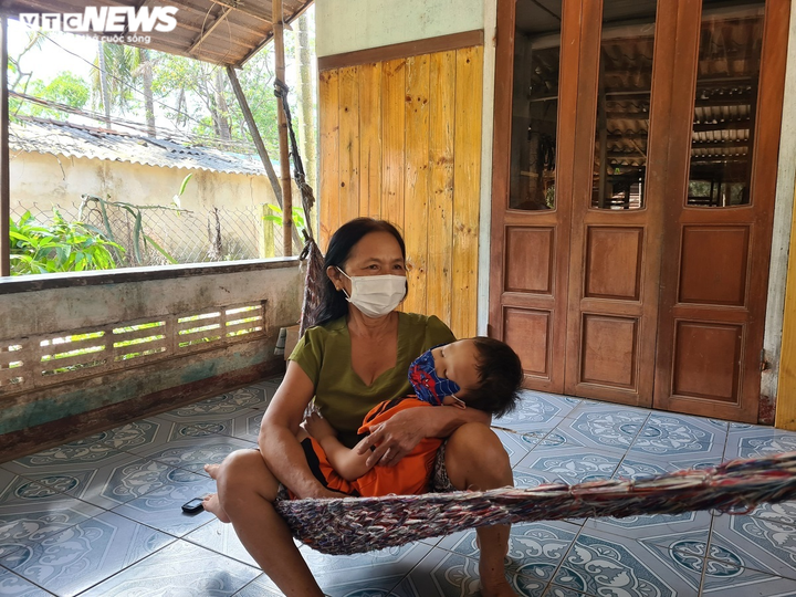 Dân 'chết mòn' bên lò luyện thép Hòa Phát Dung Quất: Đi không được, ở không xong - 3