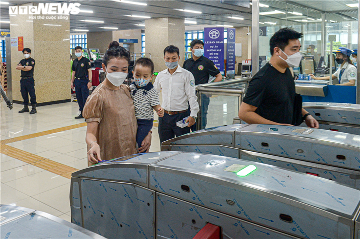 Ngày đầu đưa vào khai thác, tàu Cát Linh - Hà Đông hoạt động ra sao? - 1