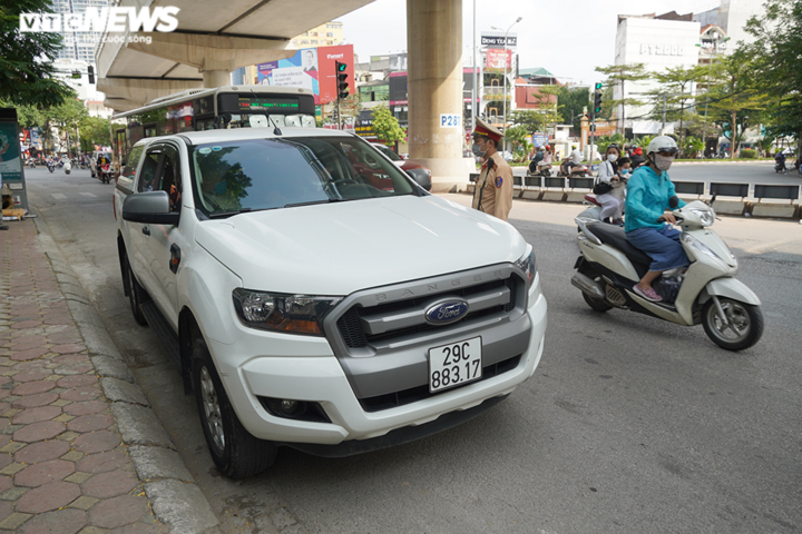 Uống một cốc bia, bị giữ xe và tước giấy phép 11 tháng - 8