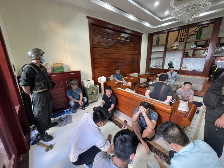 Công an không thu giữ được tiền mặt của đường dây đánh bạc 14.000 tỷ đồng - 1