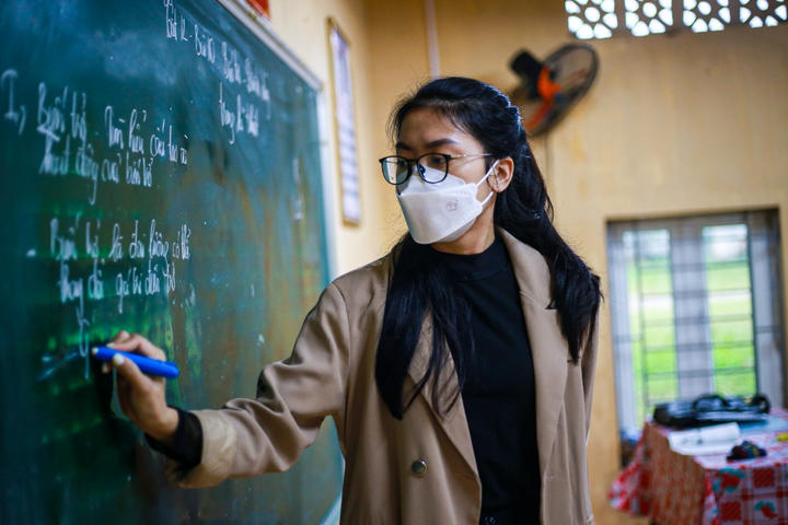 Ảnh: Những học sinh đầu tiên ở Hà Nội được tới trường sau 6 tháng nghỉ dịch - 6