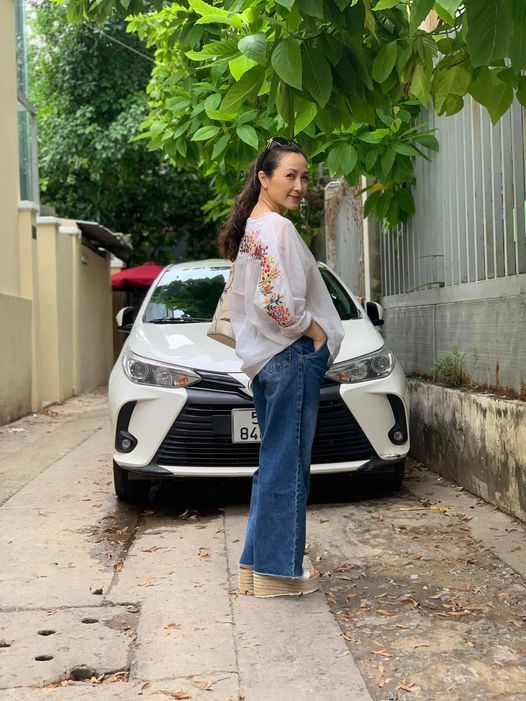 Nhan sắc tuổi 50 của 'người đẹp không tuổi' Khánh Huyền - 10