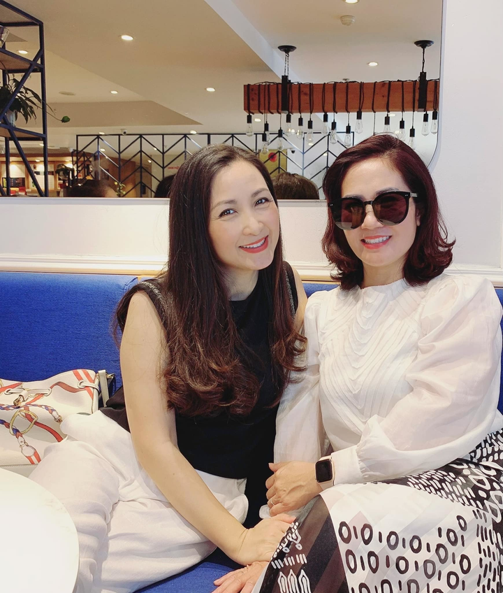 Nhan sắc tuổi 50 của 'người đẹp không tuổi' Khánh Huyền - 4