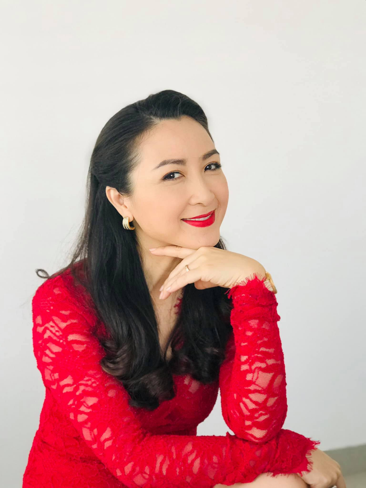 Nhan sắc tuổi 50 của 'người đẹp không tuổi' Khánh Huyền - 9