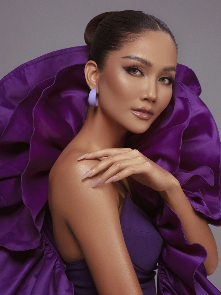 Vẻ đẹp biến hóa của H’Hen Niê khi làm huấn luyện viên The Next Face Việt Nam - 12