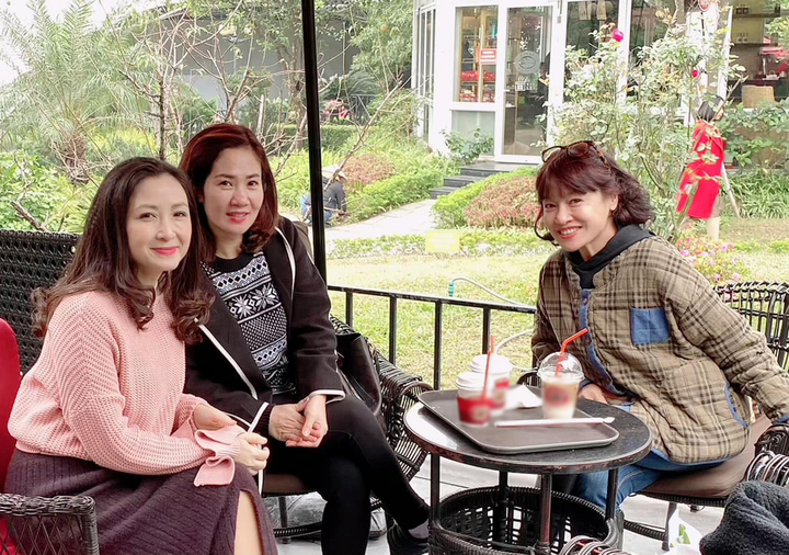 Nhan sắc tuổi 50 của 'người đẹp không tuổi' Khánh Huyền - 5