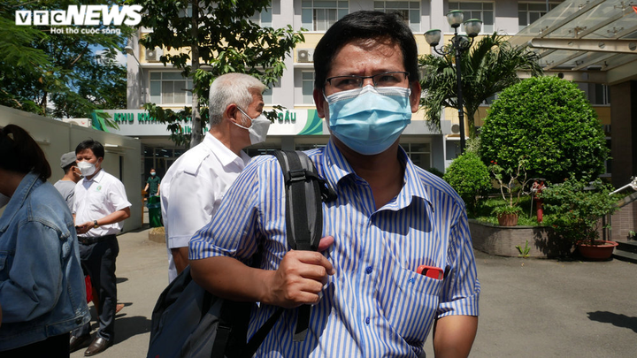 Bác sĩ TP.HCM đi miền Tây chống dịch mong 'đáp lại ân tình' - 1