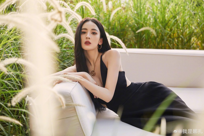 Thành công của Địch Lệ Nhiệt Ba cho thấy mặt trái của showbiz Trung Quốc - 1