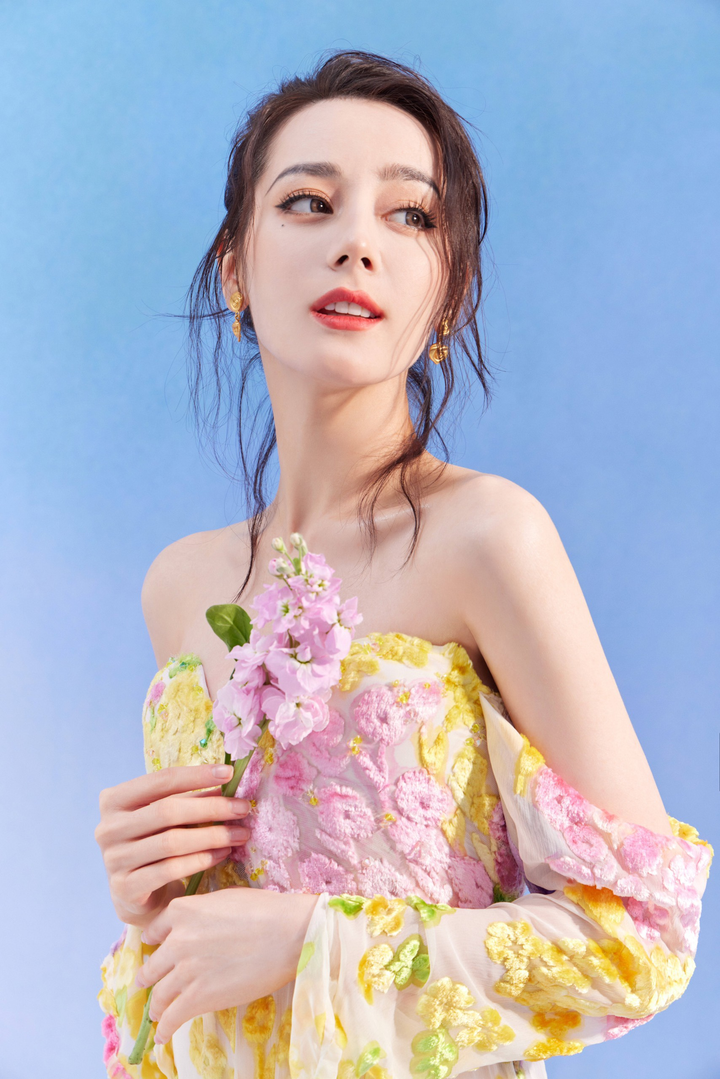 Thành công của Địch Lệ Nhiệt Ba cho thấy mặt trái của showbiz Trung Quốc - 2