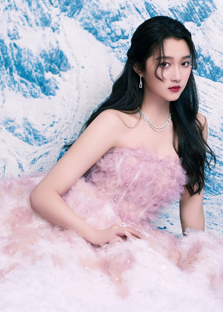 Thành công của Địch Lệ Nhiệt Ba cho thấy mặt trái của showbiz Trung Quốc - 3