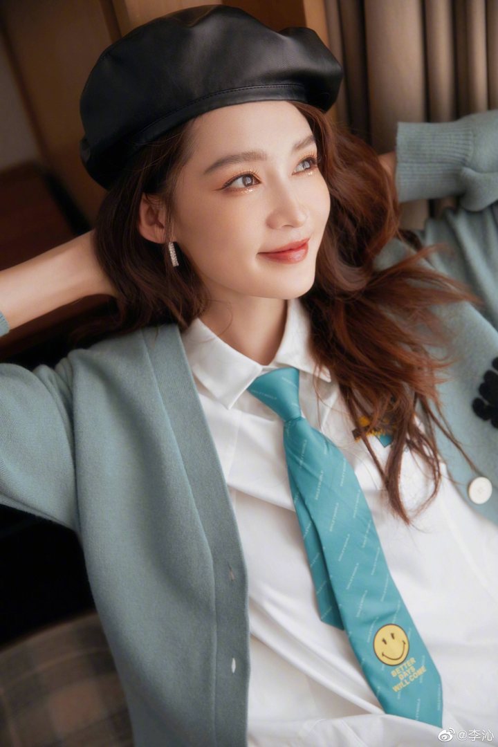 Thành công của Địch Lệ Nhiệt Ba cho thấy mặt trái của showbiz Trung Quốc - 4