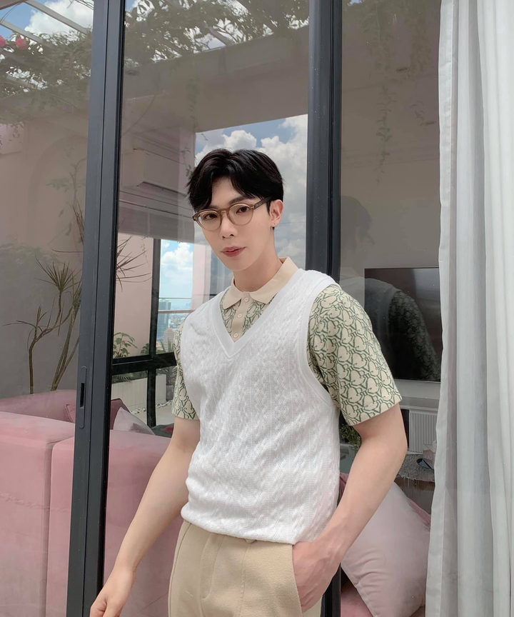 Erik xin lỗi chuyện dùng tiền từ thiện sai mục đích - 1