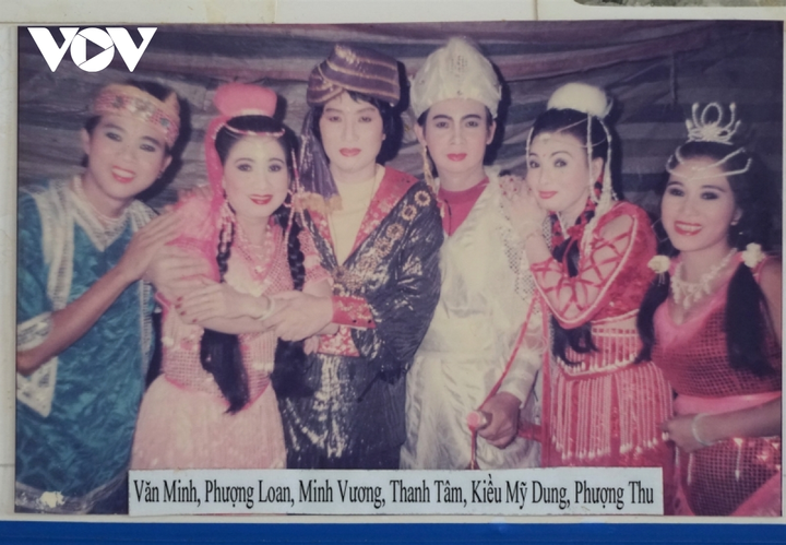 Căn phòng kỷ vật vô giá của vợ chồng nghệ sĩ cải lương - 6