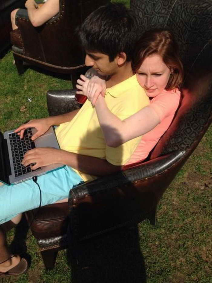 Những trò kỳ quặc không tưởng mà các cặp đôi từng làm ở nơi công cộng - 3