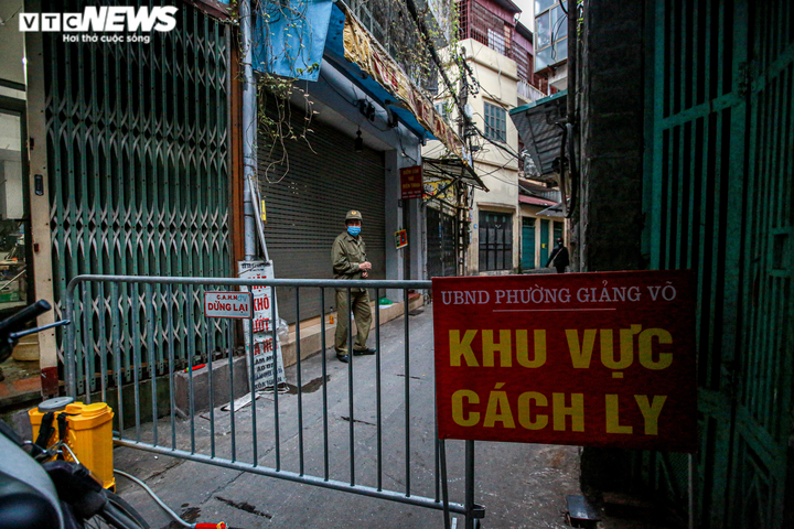 Số ca COVID-19 tăng kỷ lục, Hà Nội phong tỏa hàng loạt quán phở nổi tiếng - 10