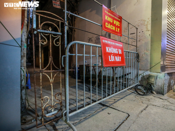 Số ca COVID-19 tăng kỷ lục, Hà Nội phong tỏa hàng loạt quán phở nổi tiếng - 11