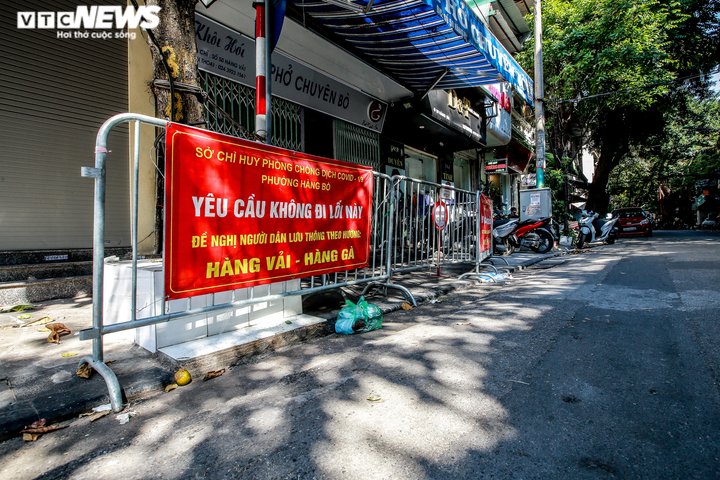 Số ca COVID-19 tăng kỷ lục, Hà Nội phong tỏa hàng loạt quán phở nổi tiếng - 2