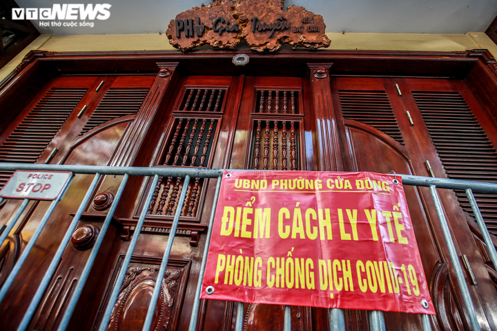 Số ca COVID-19 tăng kỷ lục, Hà Nội phong tỏa hàng loạt quán phở nổi tiếng - 4