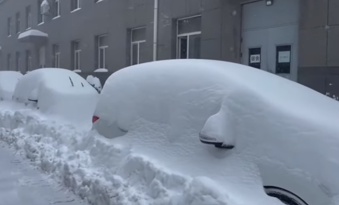 Ảnh: Dân Trung Quốc vật lộn chống bão tuyết khủng khiếp - 9