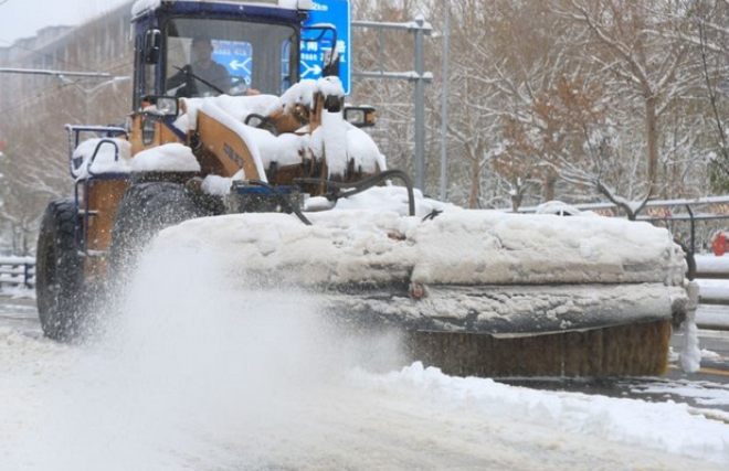 Ảnh: Dân Trung Quốc vật lộn chống bão tuyết khủng khiếp - 2