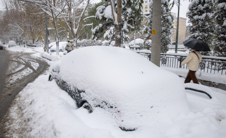 Ảnh: Dân Trung Quốc vật lộn chống bão tuyết khủng khiếp - 3