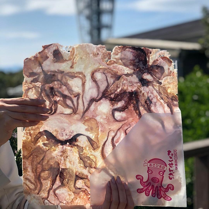 Từ con bạch tuộc sống biến thành bức tranh đẹp ma mị: Món bánh kỳ lạ ở Nhật Bản - 2