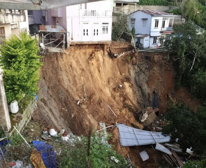 Ảnh: Sạt lở đất kinh hoàng, Đà Lạt di dời khẩn cấp nhiều hộ dân - 4