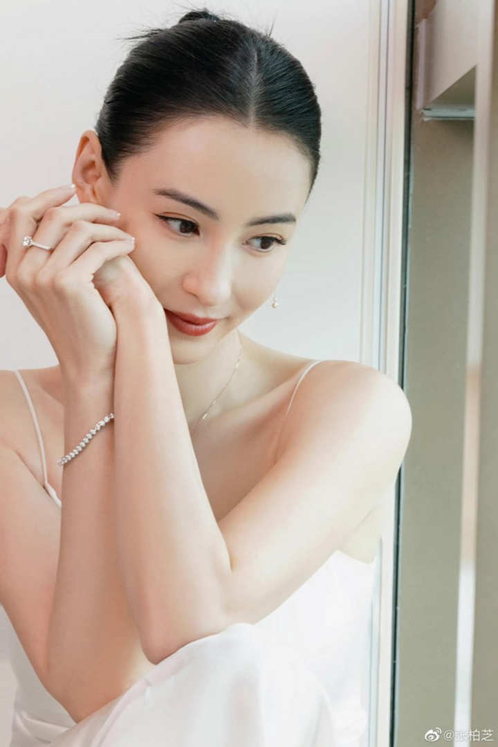 Trương Bá Chi gây sốt với nhan sắc đời thực tuổi 41 - 9