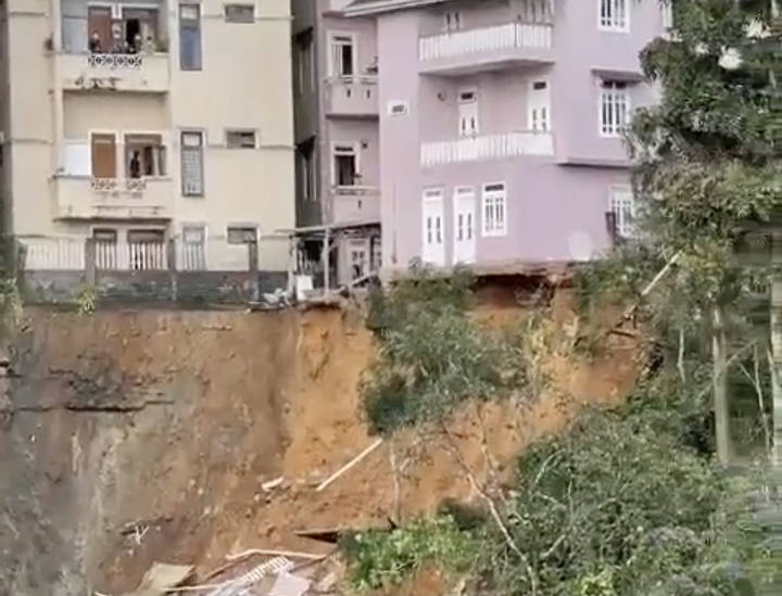 Ảnh: Sạt lở đất kinh hoàng, Đà Lạt di dời khẩn cấp nhiều hộ dân - 10