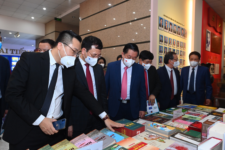 Sách thiếu nhi đoạt giải A giải Sách Quốc gia lần thứ tư - 1