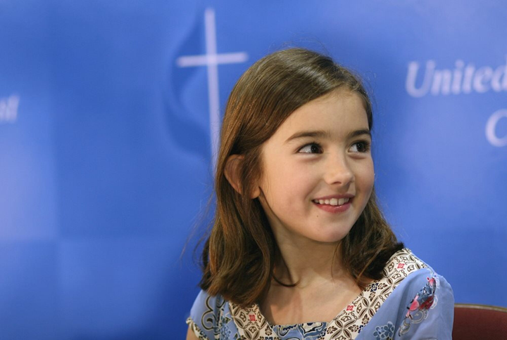 Bé gái 5 tuổi cứu mạng hàng triệu trẻ em châu Phi từ một đêm ngồi coi tivi - 2