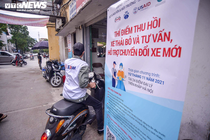 Ngày đầu Hà Nội thí điểm đổi xe máy: Ít xe cũ, ít người biết - 1