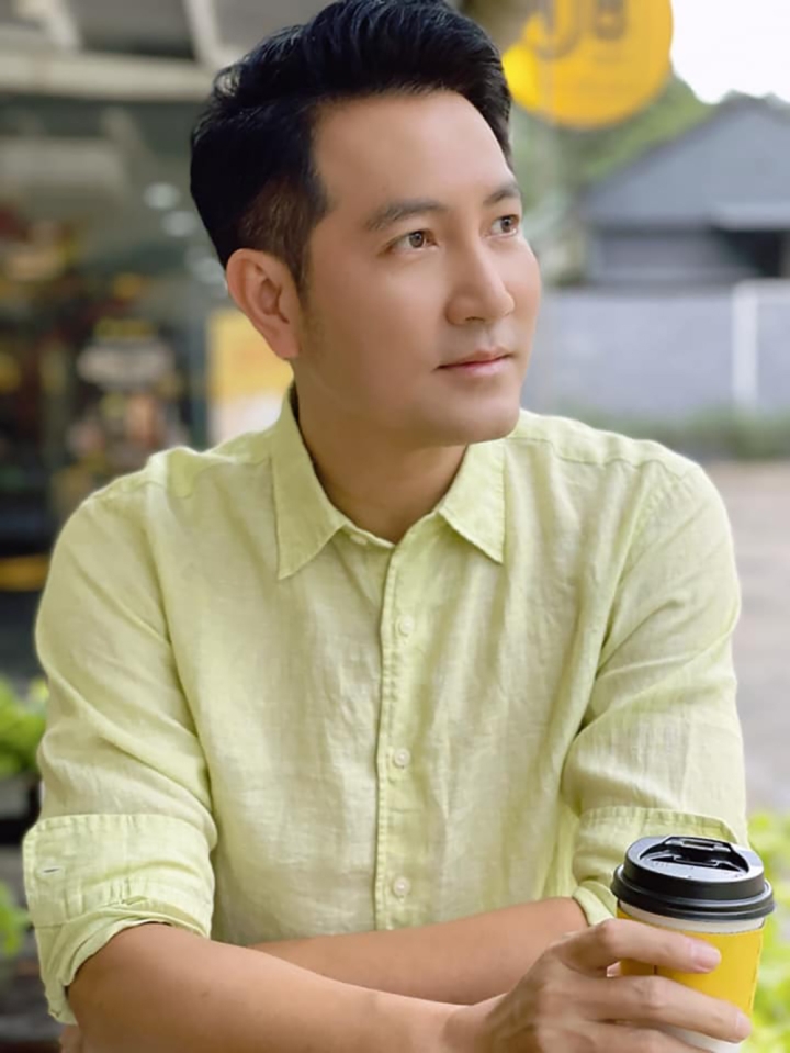 Nguyễn Phi Hùng đẹp trai phong độ ở tuổi 44, chưa lập gia đình vì ...