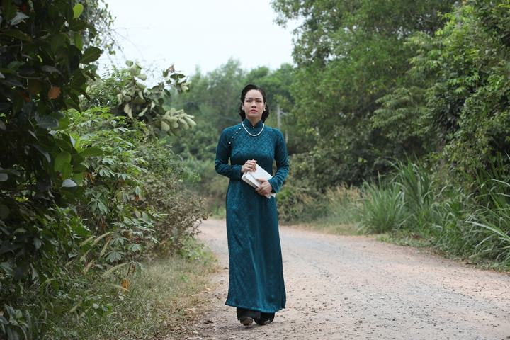 Nhật Kim Anh tự may trang phục, Thân Thúy Hà mặc áo dài cũ khi đóng 'Lưới trời' - 2