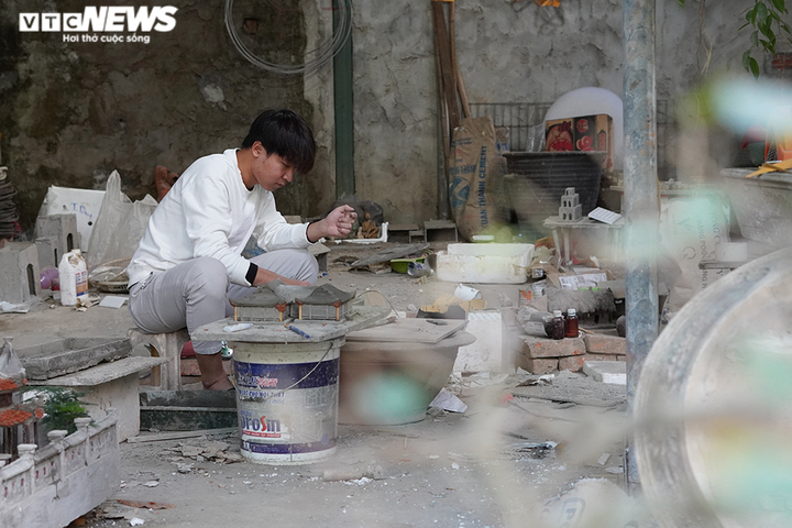 Ảnh: Chàng trai gìn giữ kiến trúc xưa trong mô hình tiểu cảnh - 1