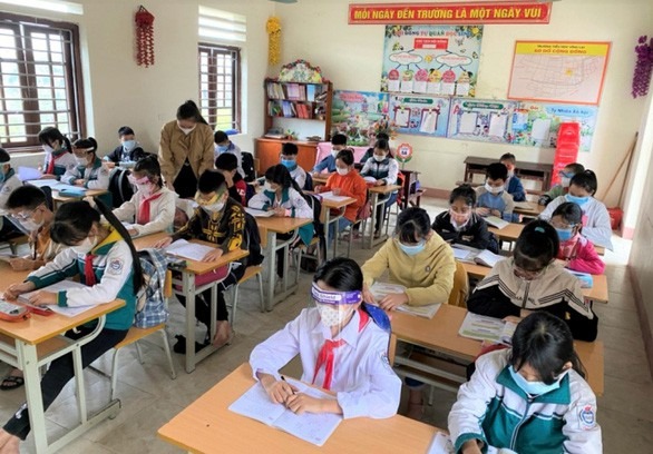 Nhiều địa phương cho học sinh trở lại trường học - 1