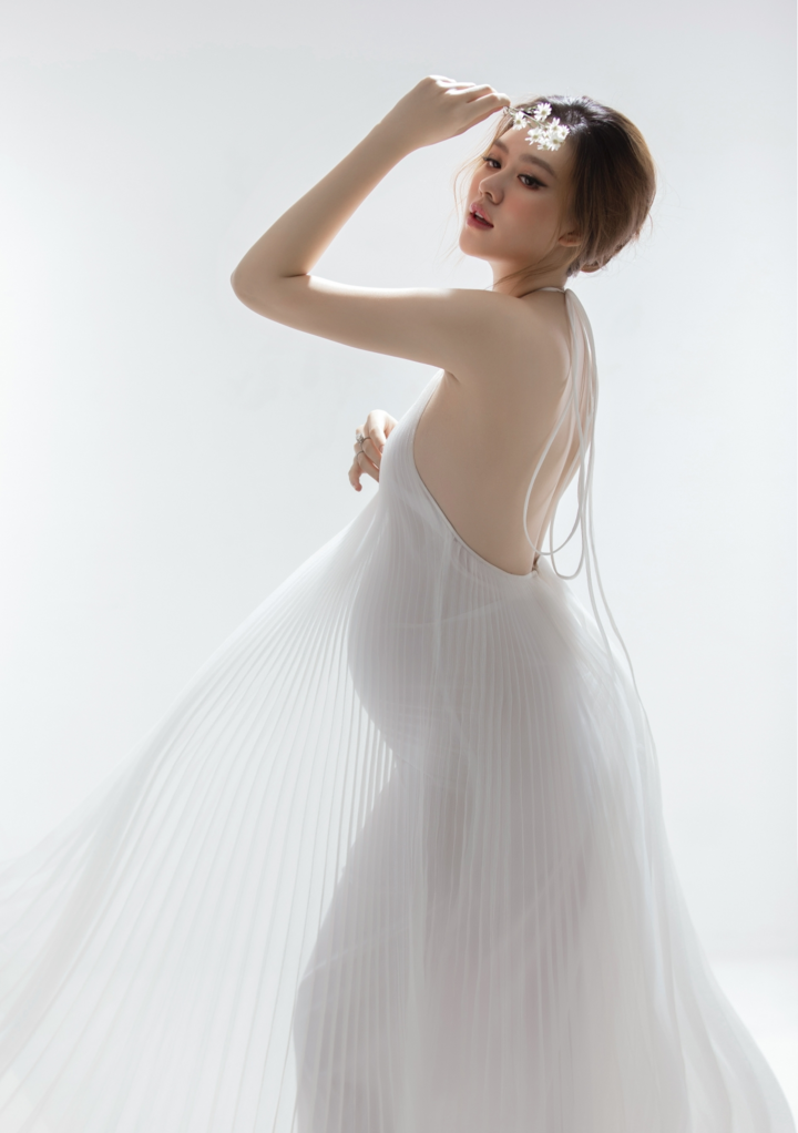 Á hậu Tường San mang bầu vẫn kiều diễm, sexy - 4
