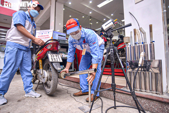 Tặng tiền đổi xe mới: Người lao động Hà Nội ít mặn mà, đại lý vắng khách - 2